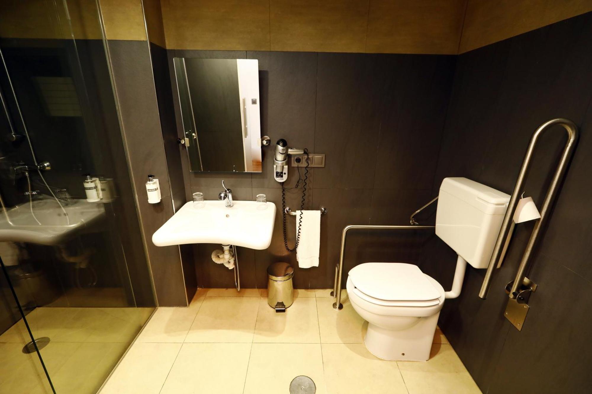 Travelodge Madrid Coslada Aeropuerto Bagian luar foto